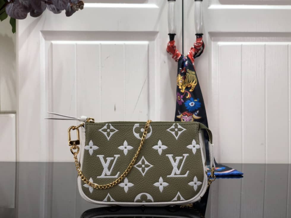 L0vis Vvtt0n Monogram Empreinte Leather Mini Pochette Accessoires M81284 Replica