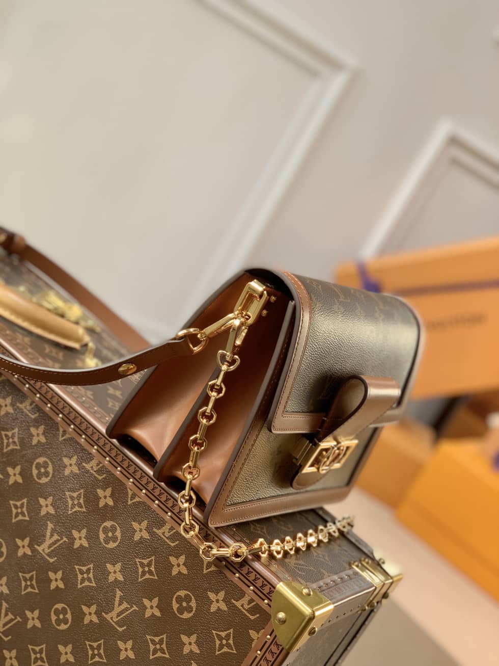L0vis Vvtt0n Monogram Dauphine MM M44391 Replica Crossbody Bag