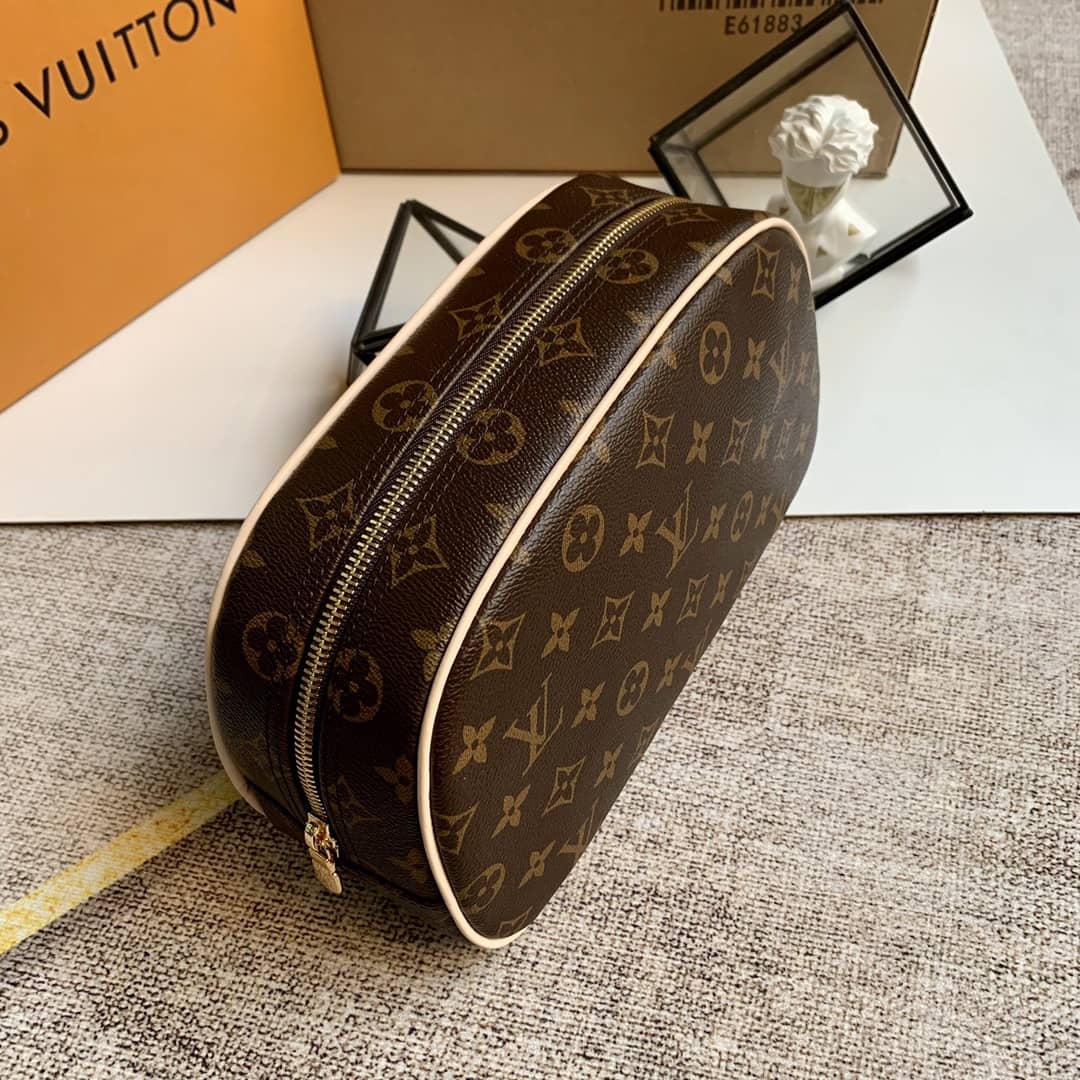 L0vis Vvtt0n Monogram Canvas Toiletry Bag Replica M47527
