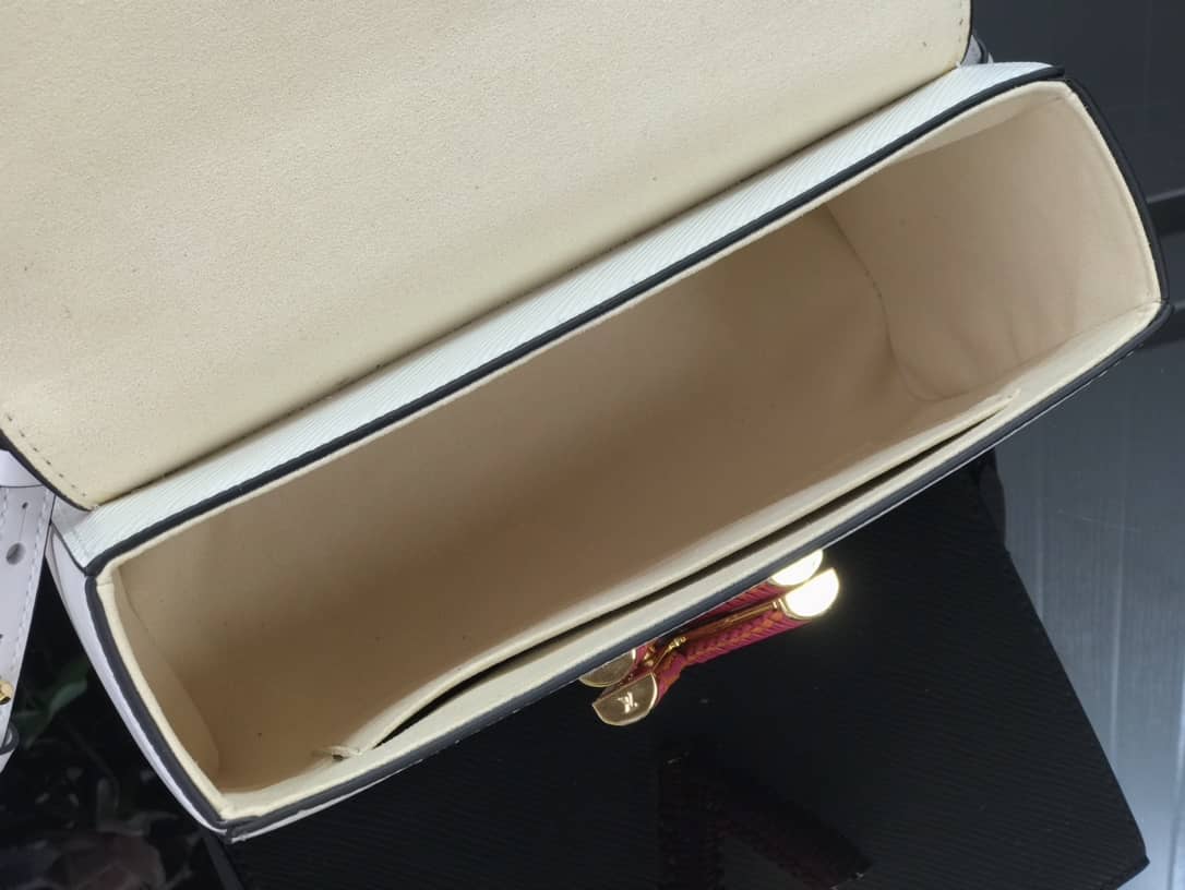 L0vis Vvtt0n Epi leather Twist MM Replica Handbag White M57667