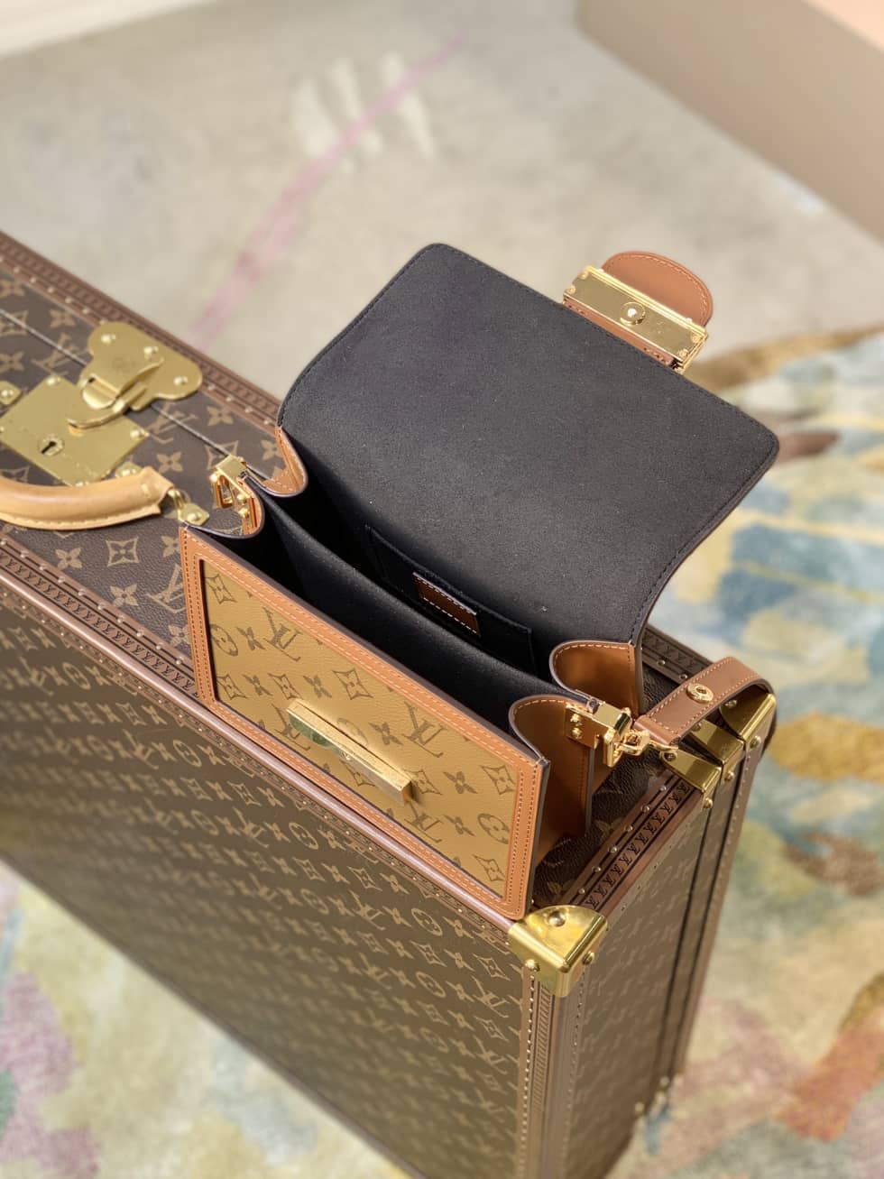 L0vis Vvtt0n Monogram Reverse Mini Dauphine M44580 Replica Crossbody Bag