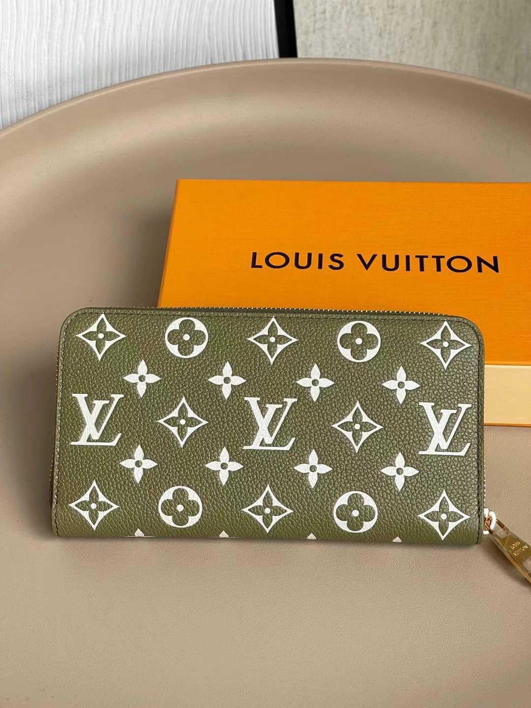 L0vis Vvtt0n Monogram Empreinte Beige M81280 Replica Wallet