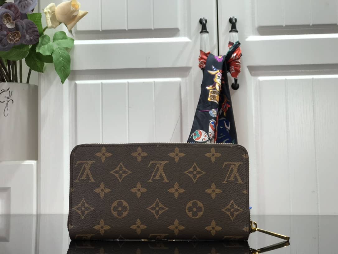 L0vis Vvtt0n Monogram Zippy Wallet Christmas Animation 2020 Replica M69753