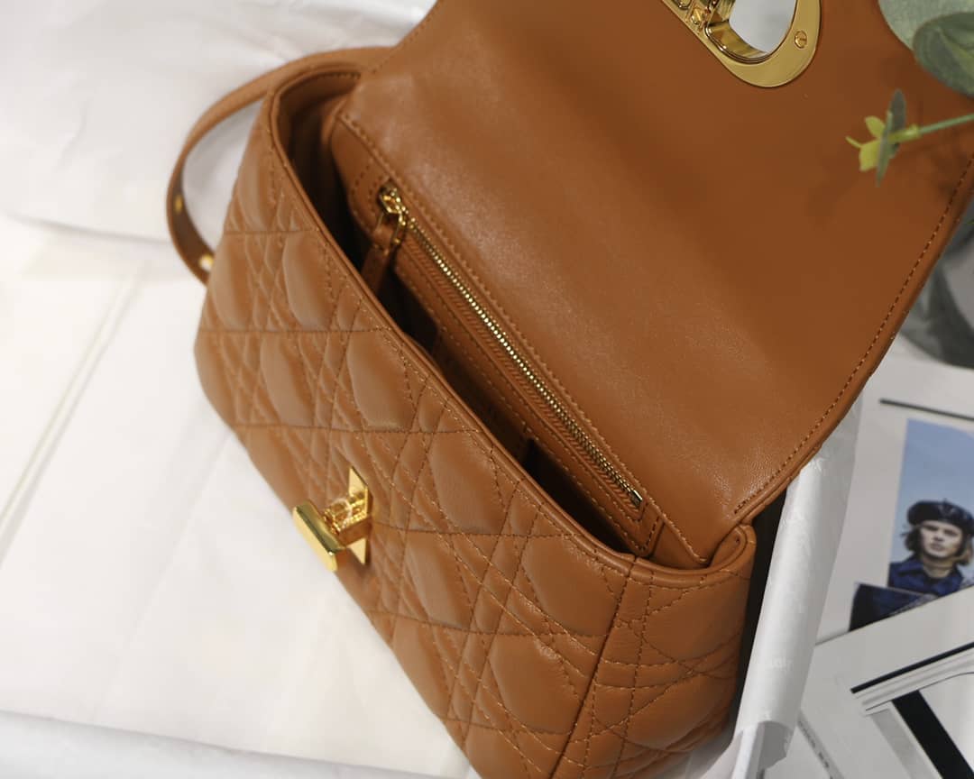 Chr1st1an D10r Caro Replica Bag
