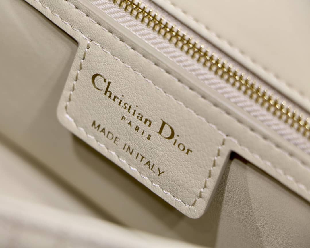 Chr1st1an D10r Caro Replica Bag