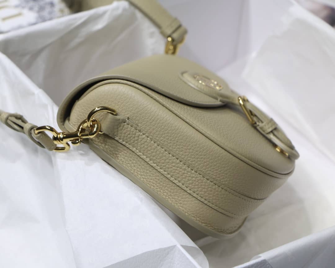 Best Replica Cheap Chr1st1an D10r Bobby 22CM Replica Bag(ColaReps)