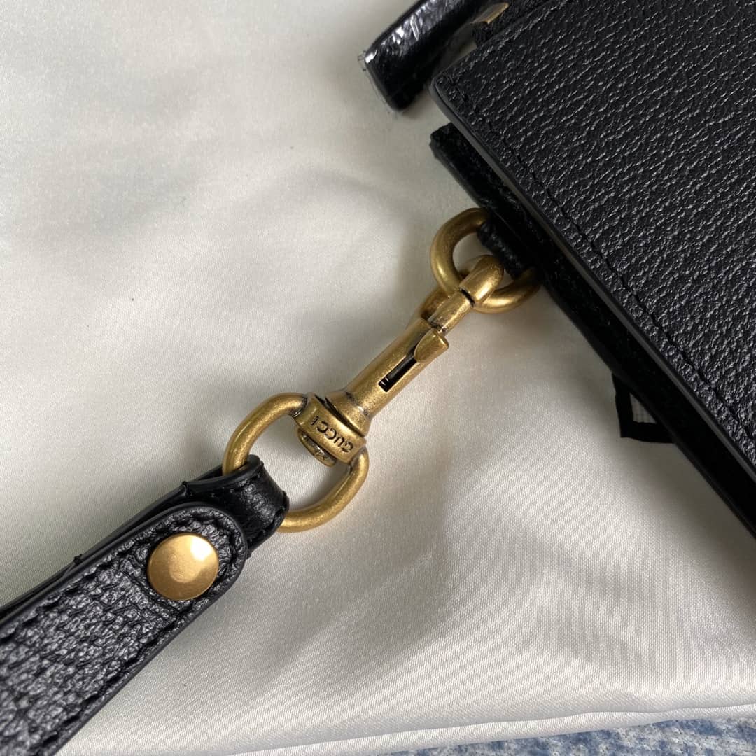 Gvc*1 GG Marmont Leather Pouch Replica 475317