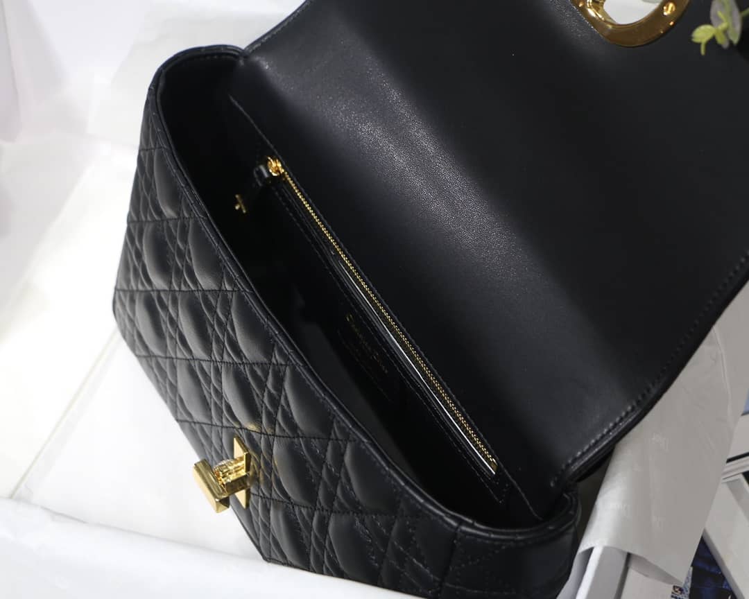 Chr1st1an D10r Caro Replica Bag