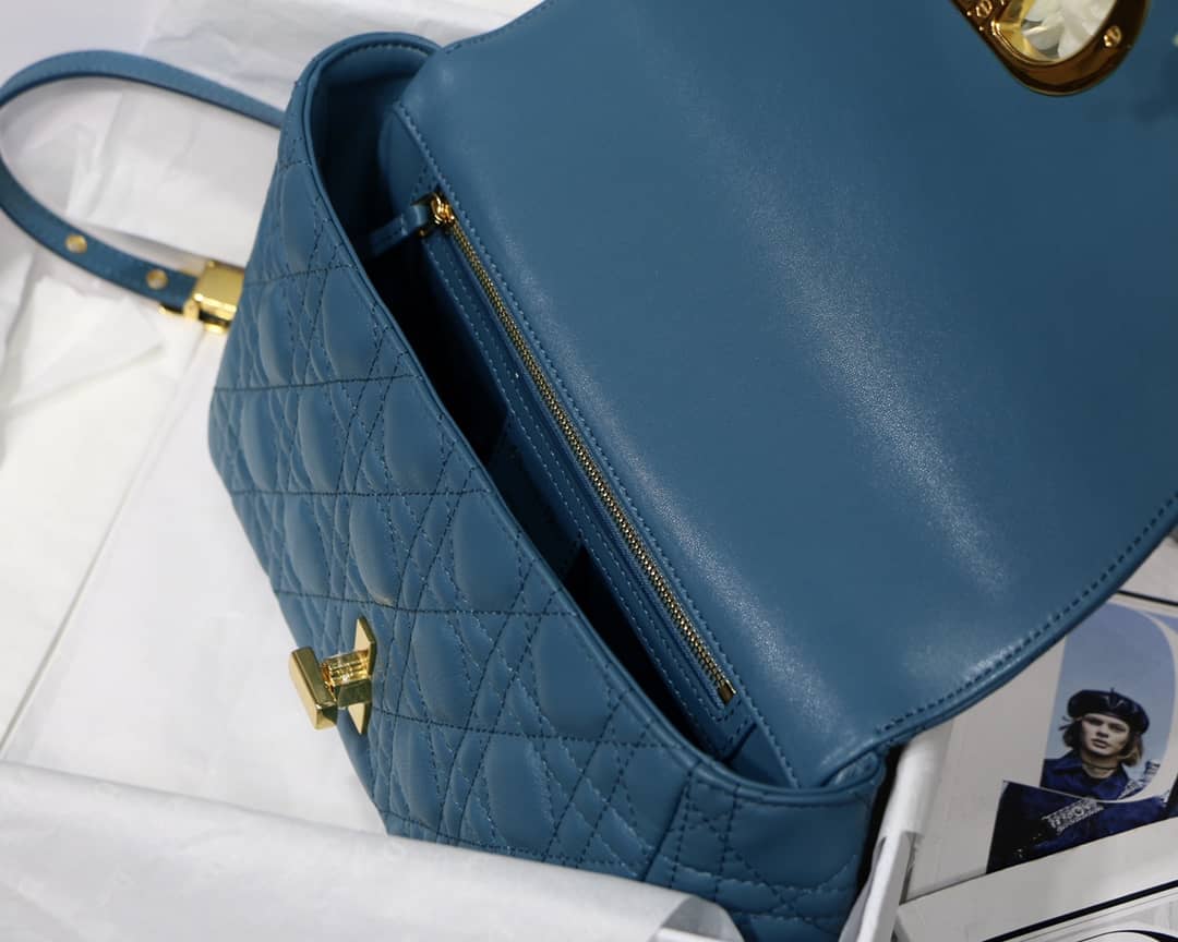 Chr1st1an D10r Caro Replica Bag