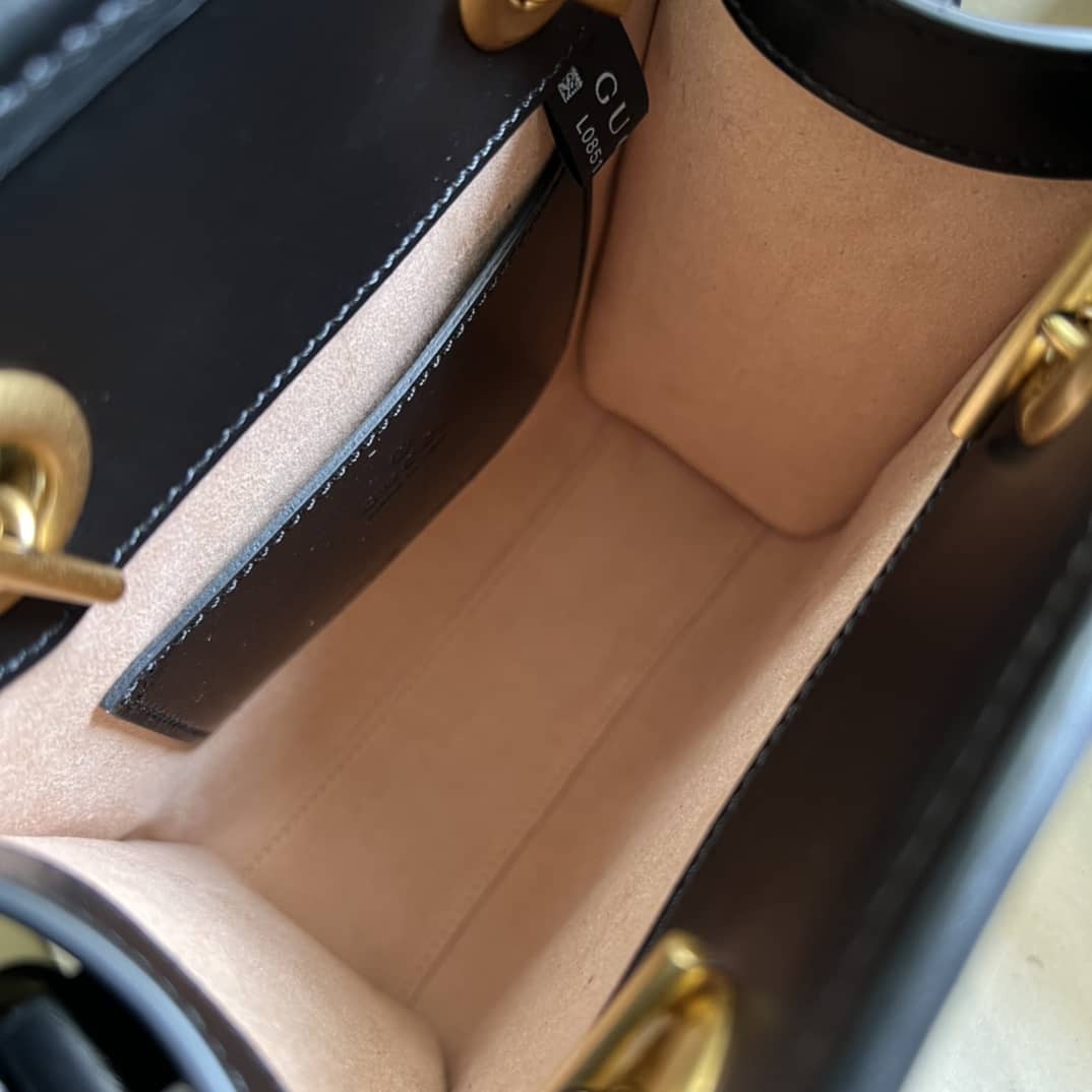 Gvc*1 GG Marmont Matelassé Mini Crossbody Bag 696123 Replica
