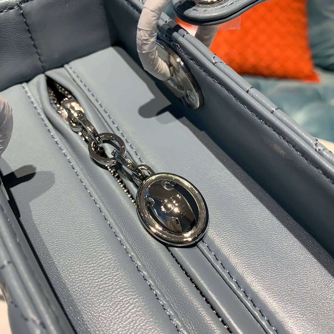 Chr1st1an D10r Lady D10r 24CM Replica Bag