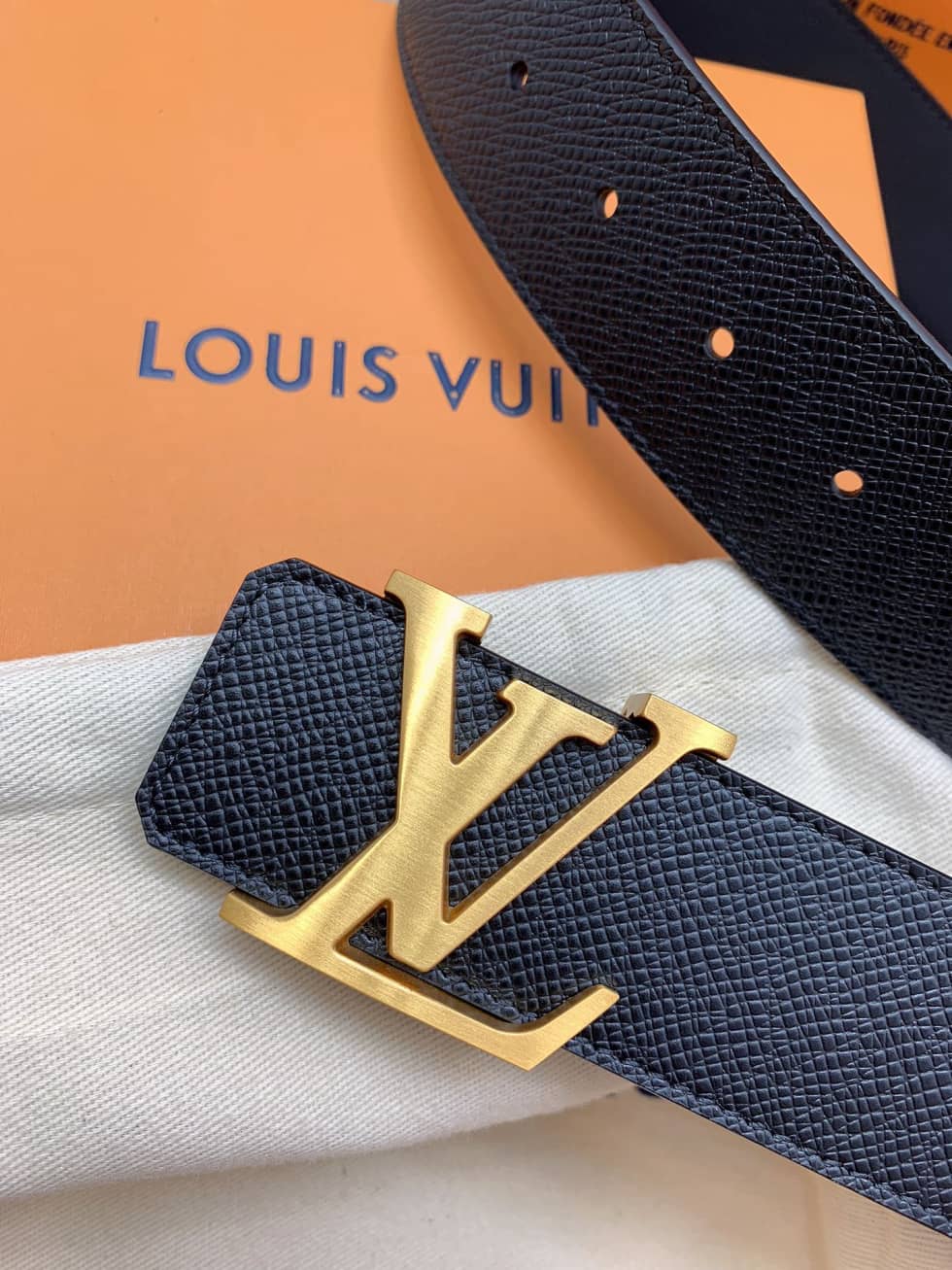 Replica L0vis Vvtt0n Buckle Belt 40mm