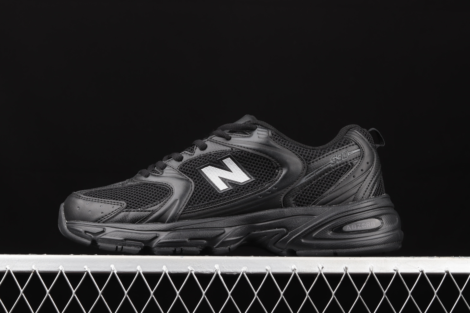 530 Retro Black MR530FB1