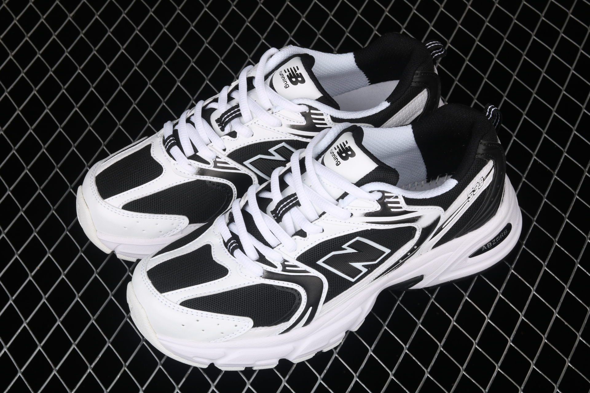530v2 Retro Black White MR530SJ