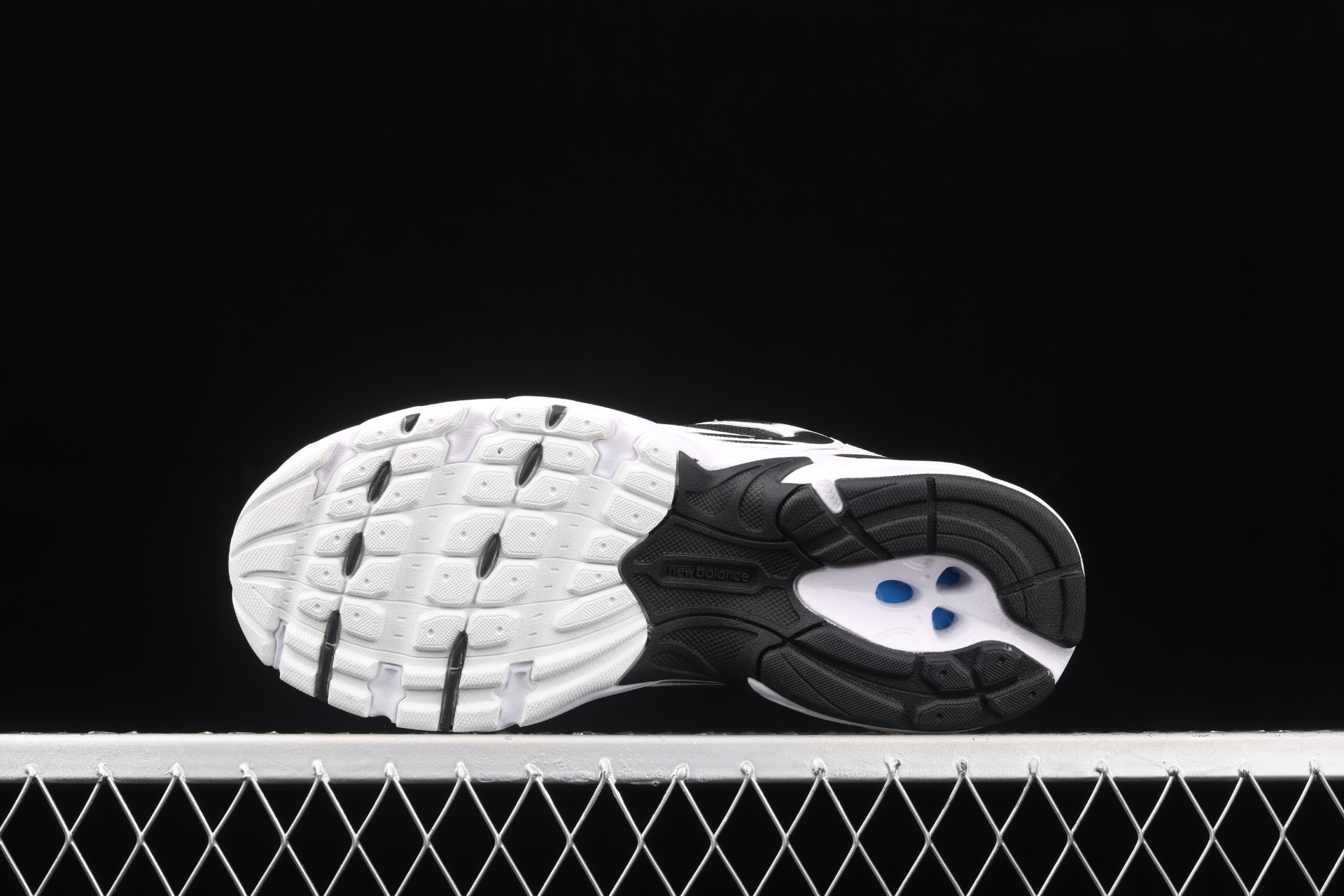 530v2 Retro Black White MR530SJ