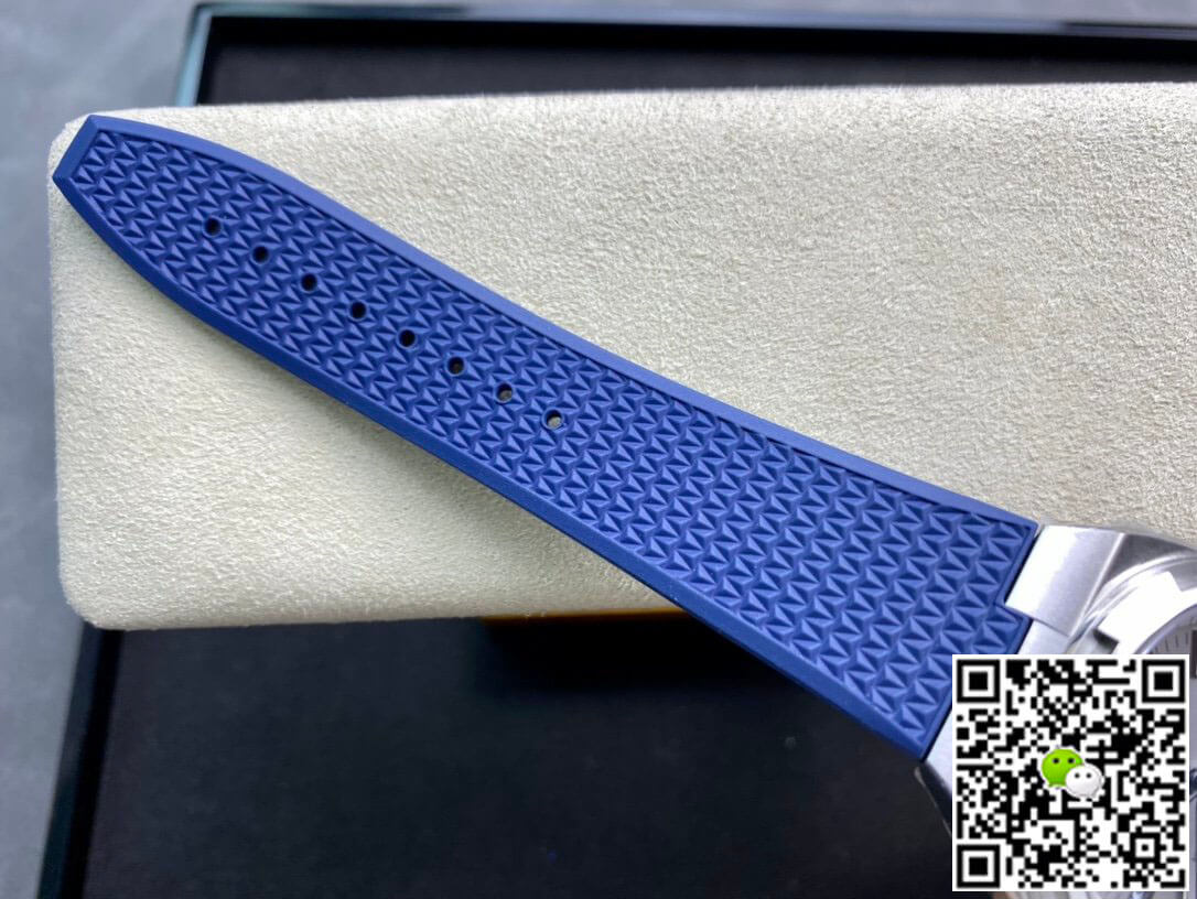 Replica Vacheron C0nstan1n Overseas 4500V 1:1 Best Edition 8F Factory Rubber Strap