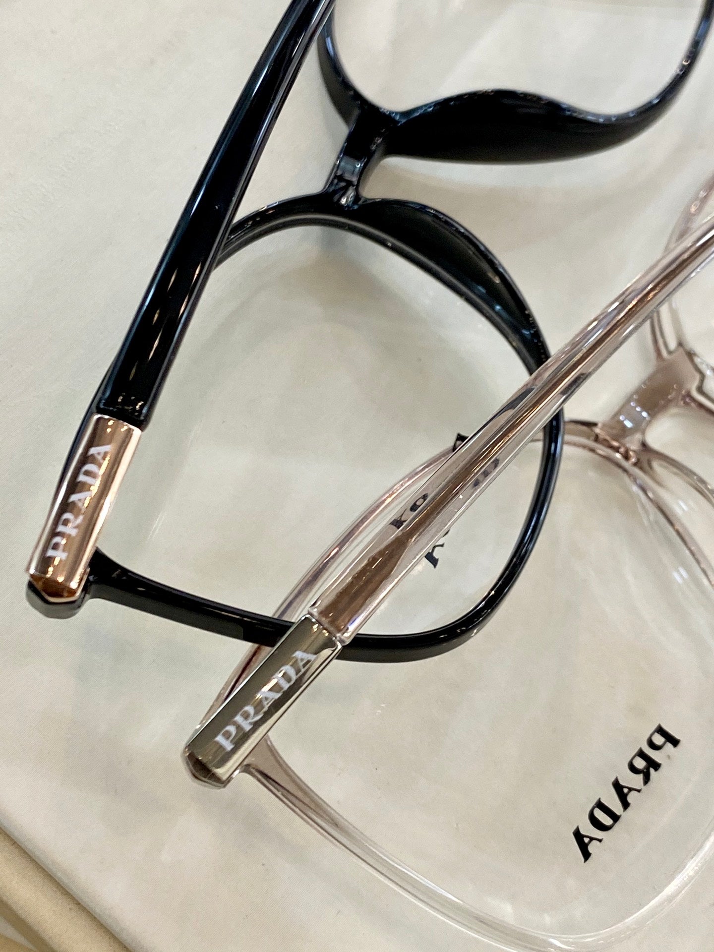 Pra*a Glasses