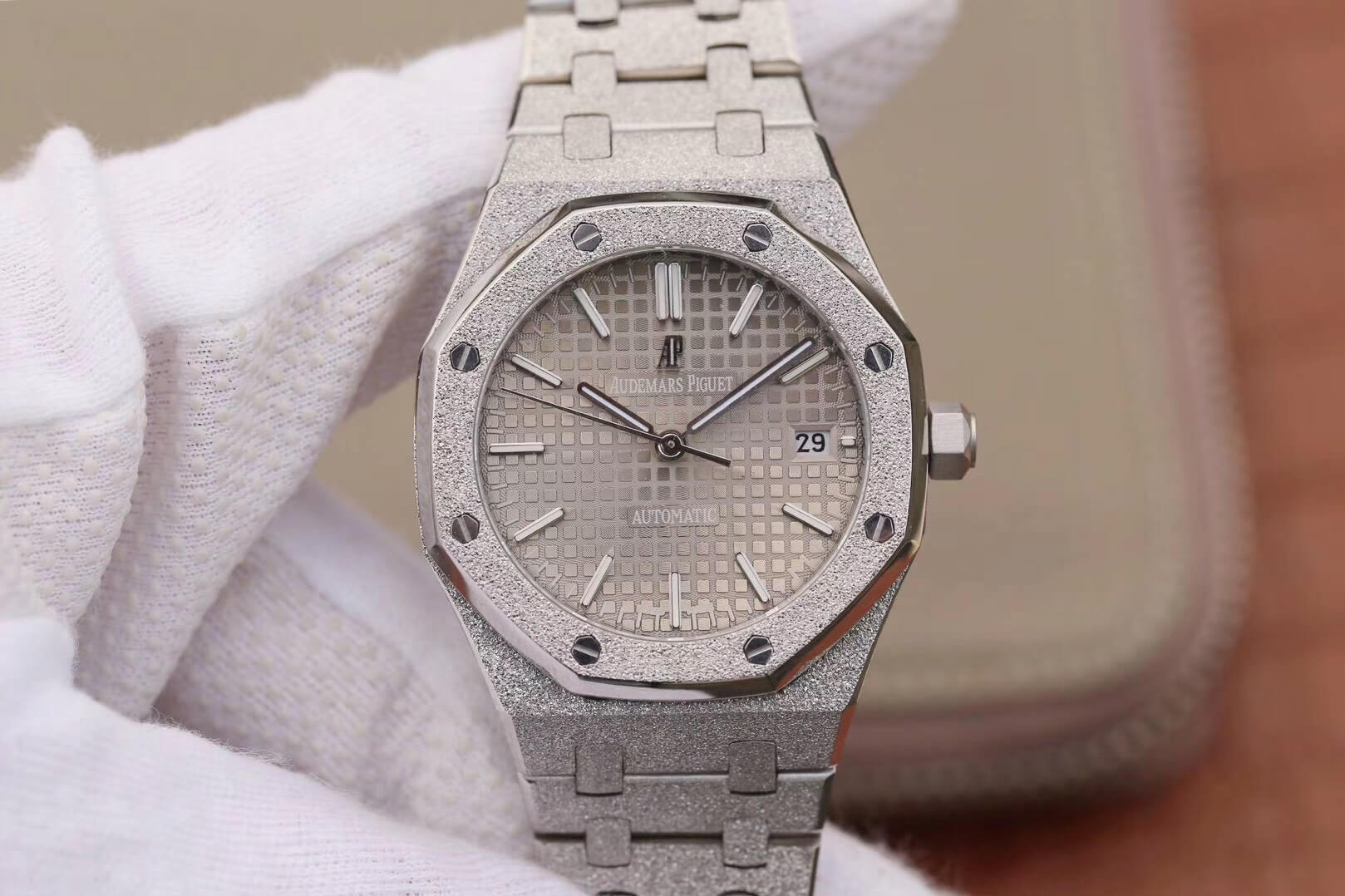 Replica Audemars P1g*et Royal Oak 15454BC.GG.1259BC.01 1:1 Best Edition JH Factory Rhodium Dial