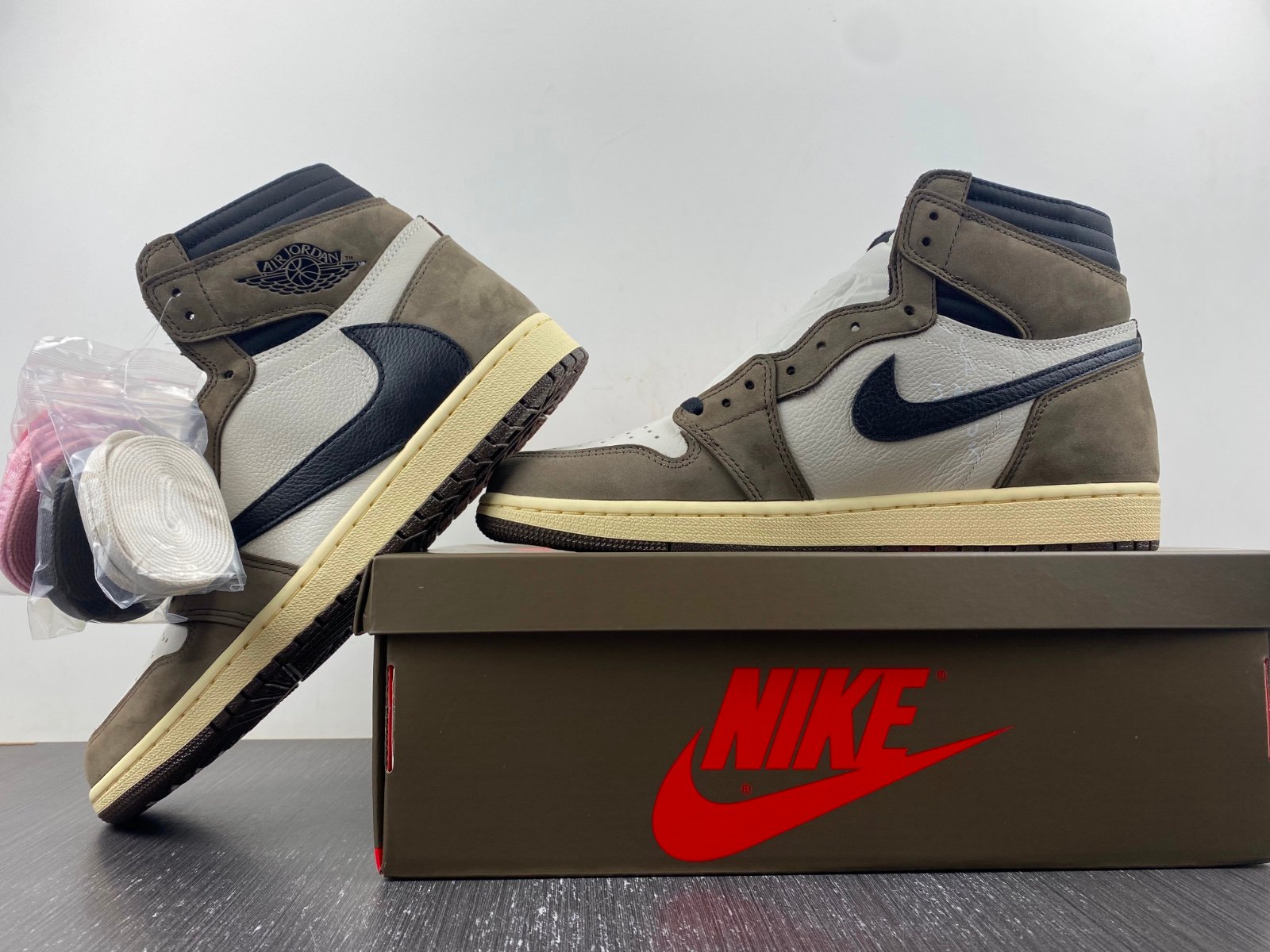 Jordan 1 Retro High Travis Scott Mocha Extended size 14