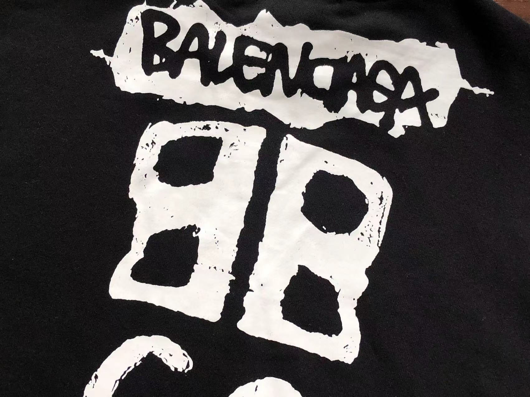 Gvc*1 x Ba1en*iaga Sweatshirt