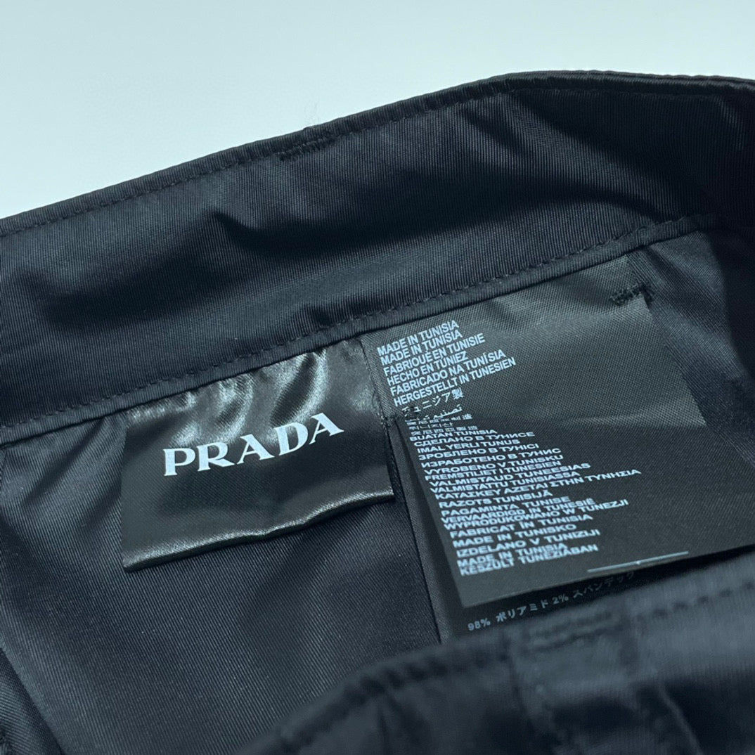 Pra*a Pants