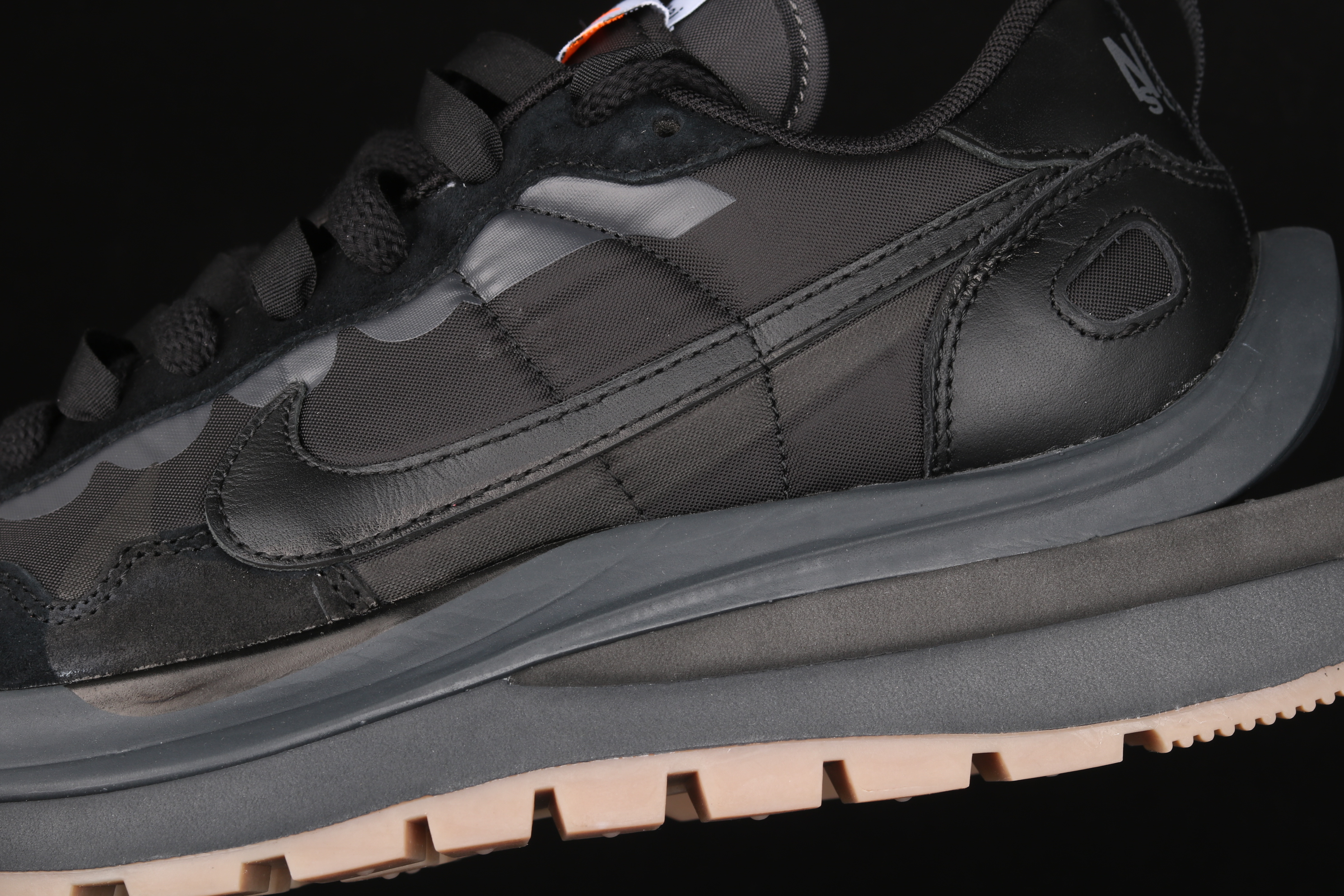 Nike Vaporwaffle, Sacai Black Gum