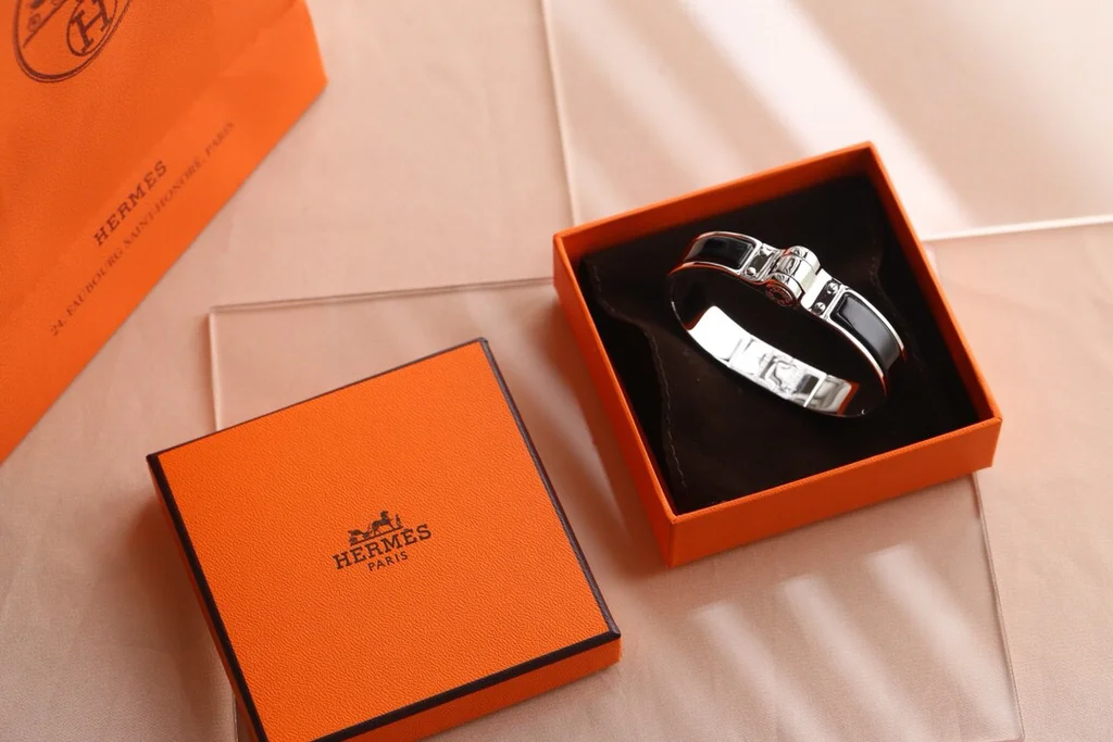 H**me5 bracelet