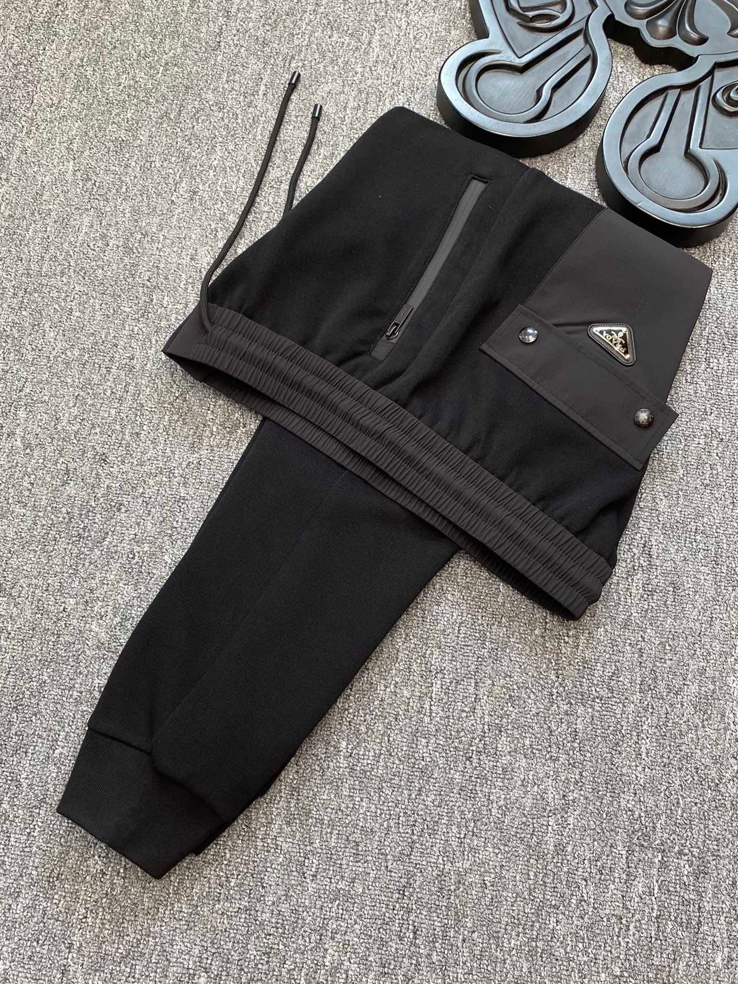 Pra*a Sweatpants