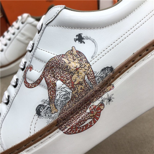 H**me5 sneaker