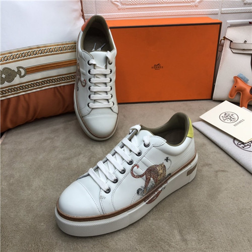 H**me5 sneaker