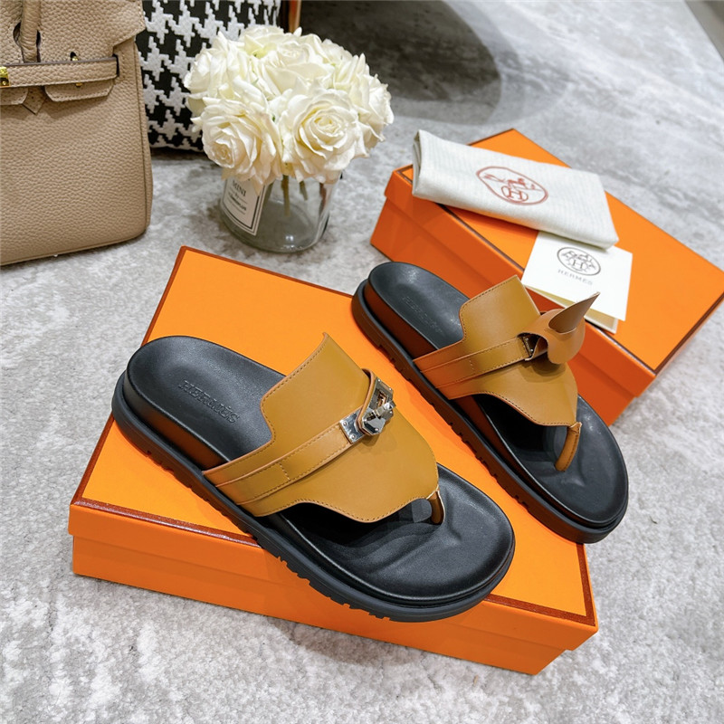 H**me5 kelly buckle slippers