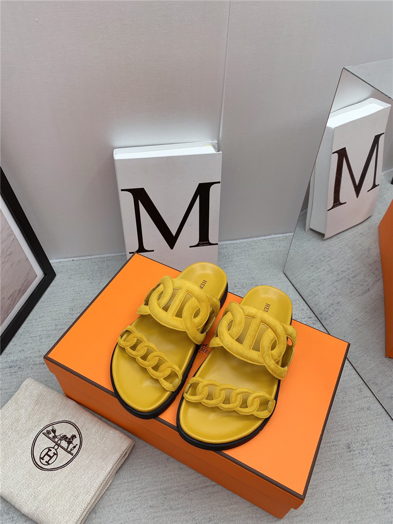 H**me5 flat sandals