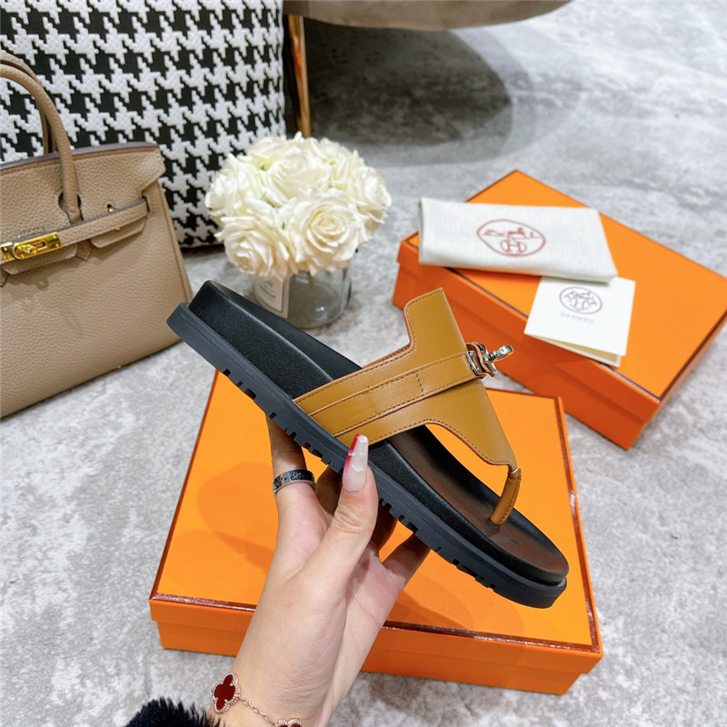 H**me5 kelly buckle slippers
