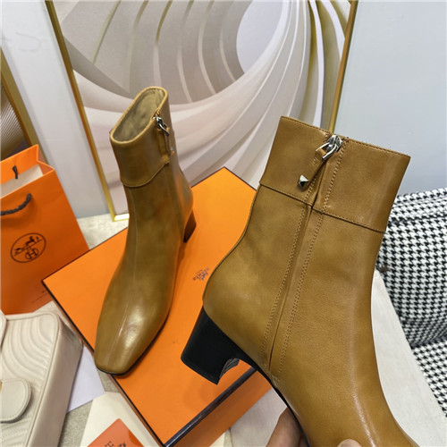 H**me5 stud ankle boots