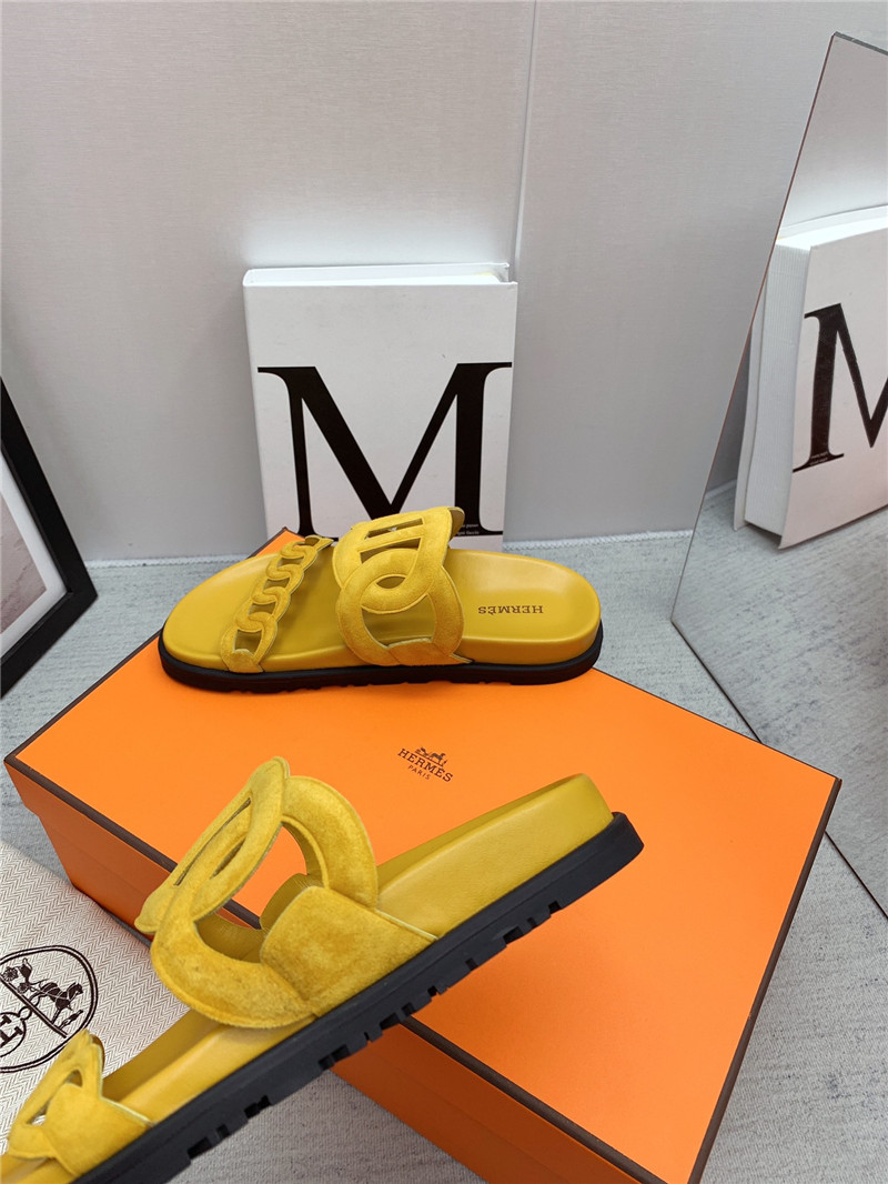 H**me5 flat sandals