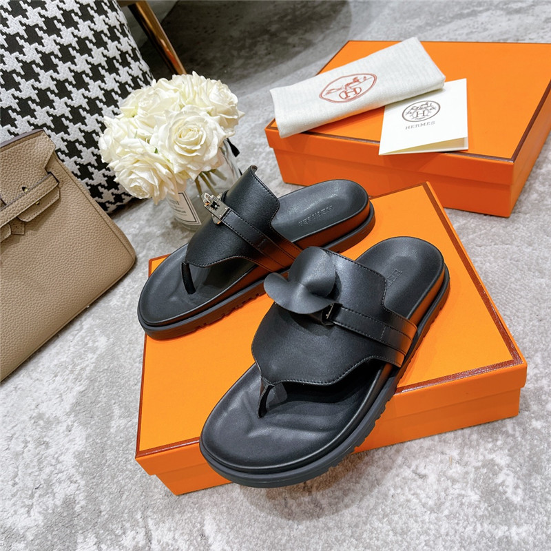 H**me5 kelly buckle slippers