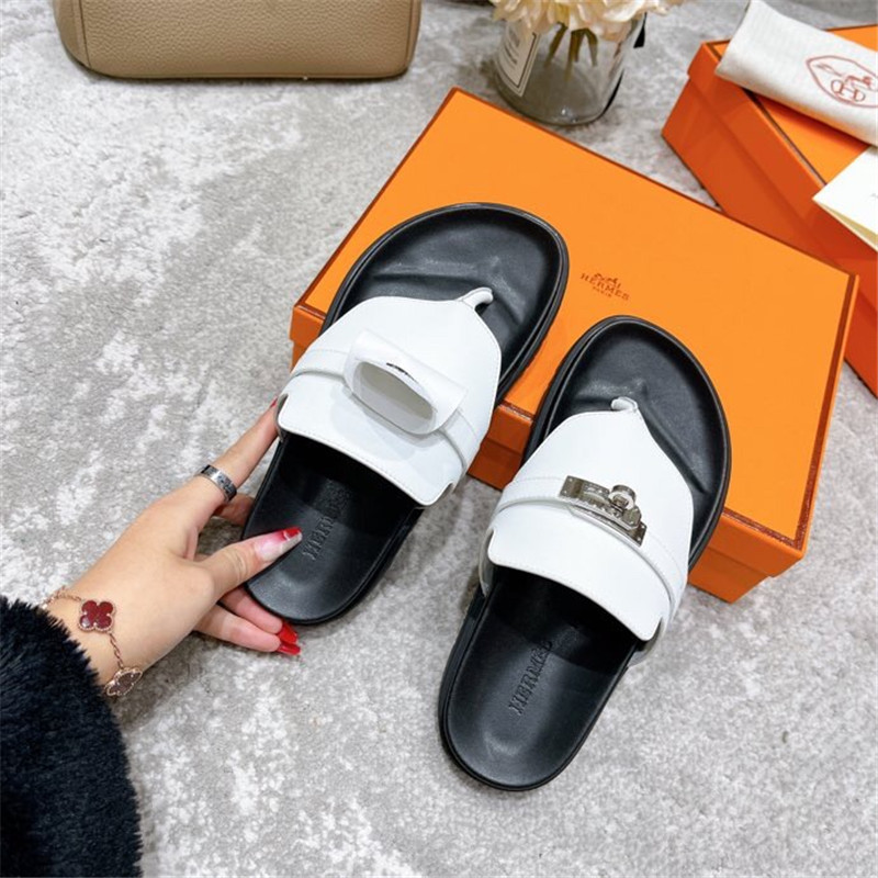 H**me5 kelly buckle slippers