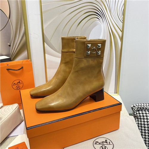H**me5 stud ankle boots