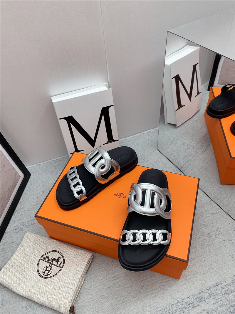 H**me5 flat sandals