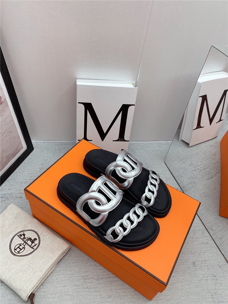 H**me5 flat sandals