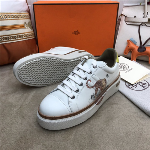 H**me5 sneaker