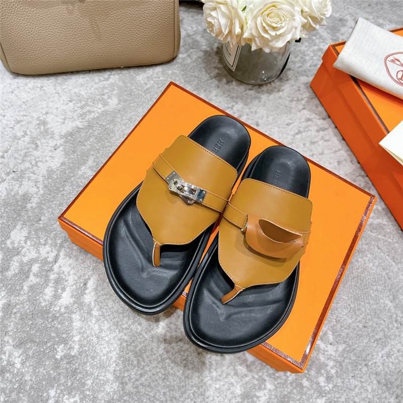 H**me5 kelly buckle slippers