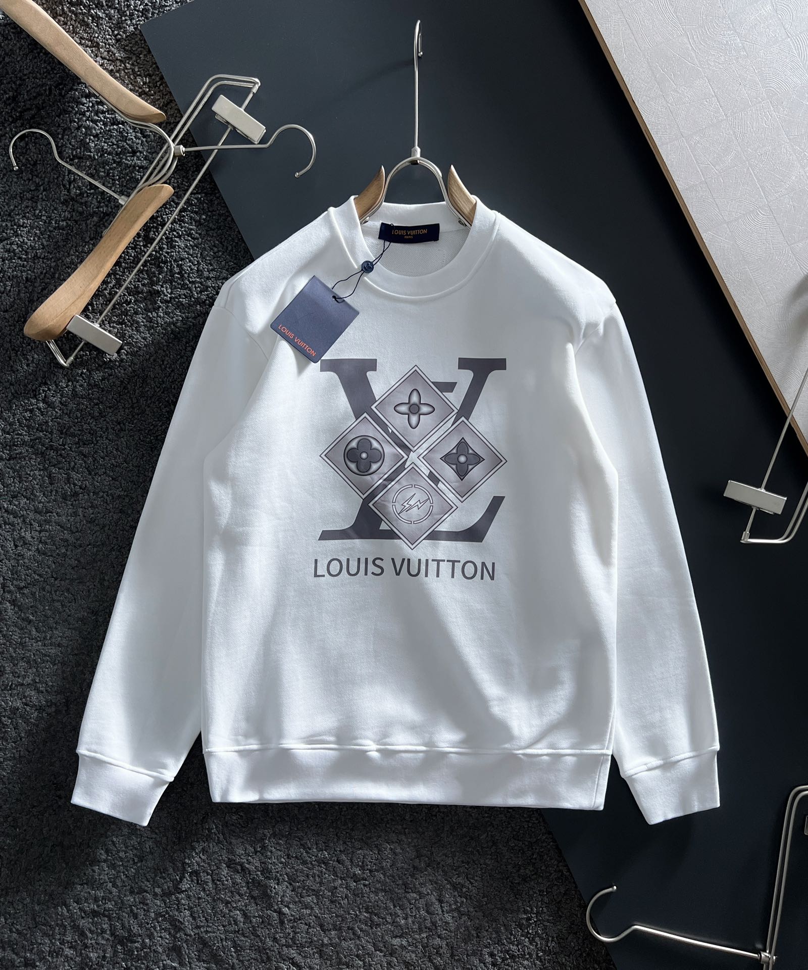 L0vis Vvtt0n Hoodie