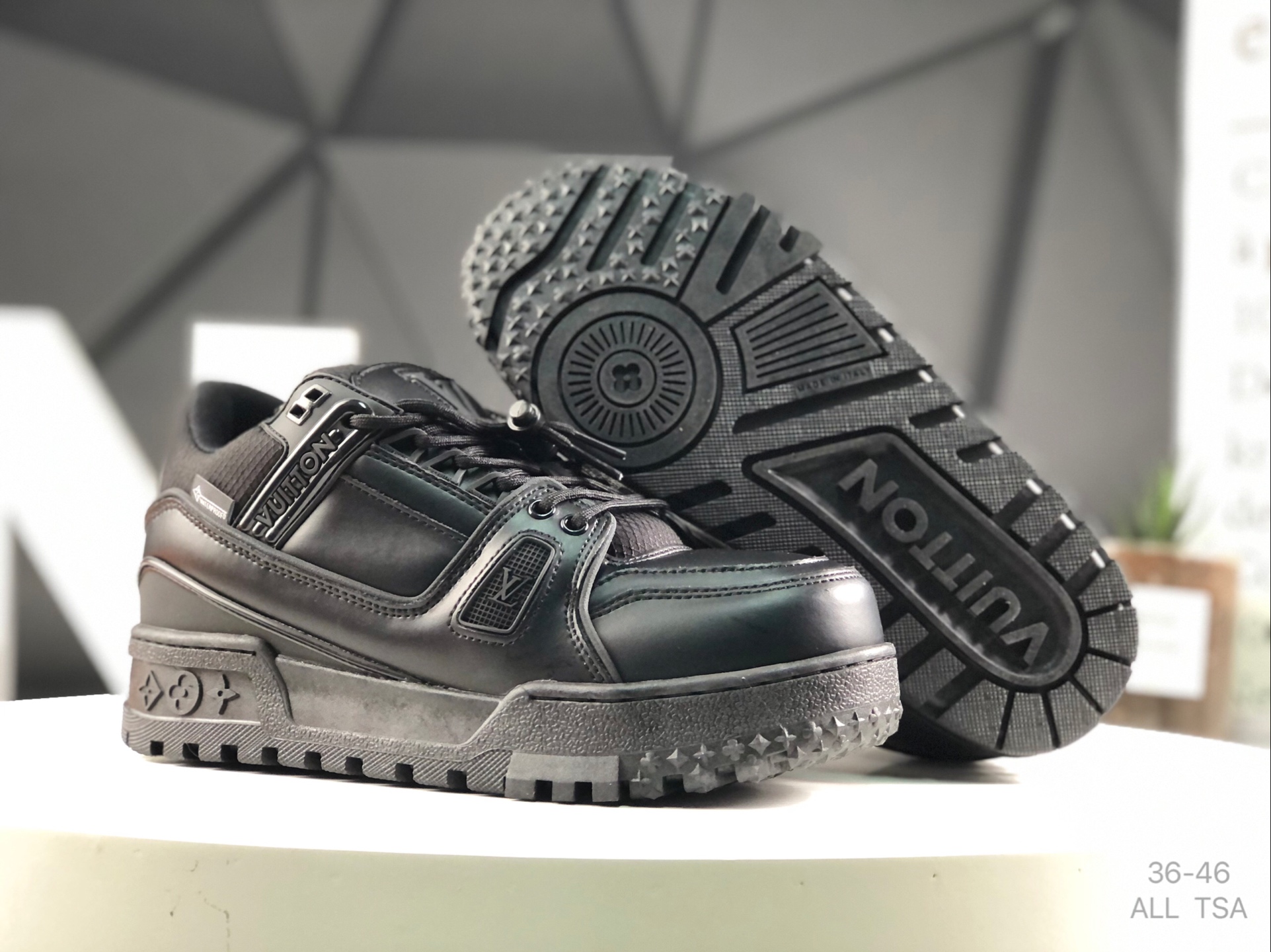 L0vis Vvtt0n Trainer Sneakers Replica