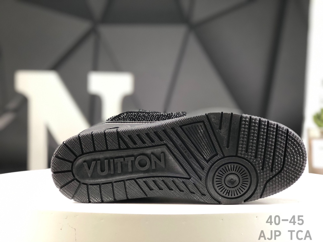 L0vis Vvtt0n Trainer Crystal Embellished Sneakers Replica
