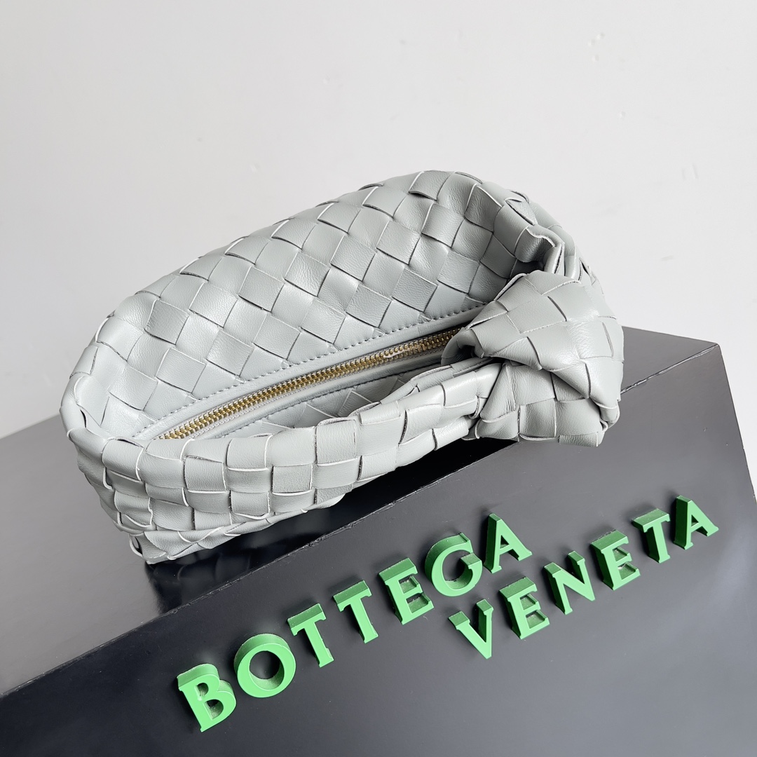 B0tt*ga Ven*ta Woman