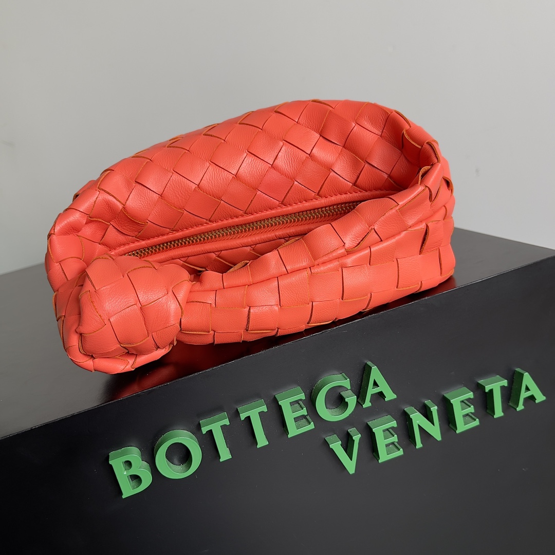 B0tt*ga Ven*ta Woman