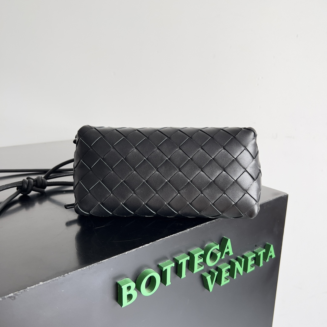 B0tt*ga Ven*ta Woman