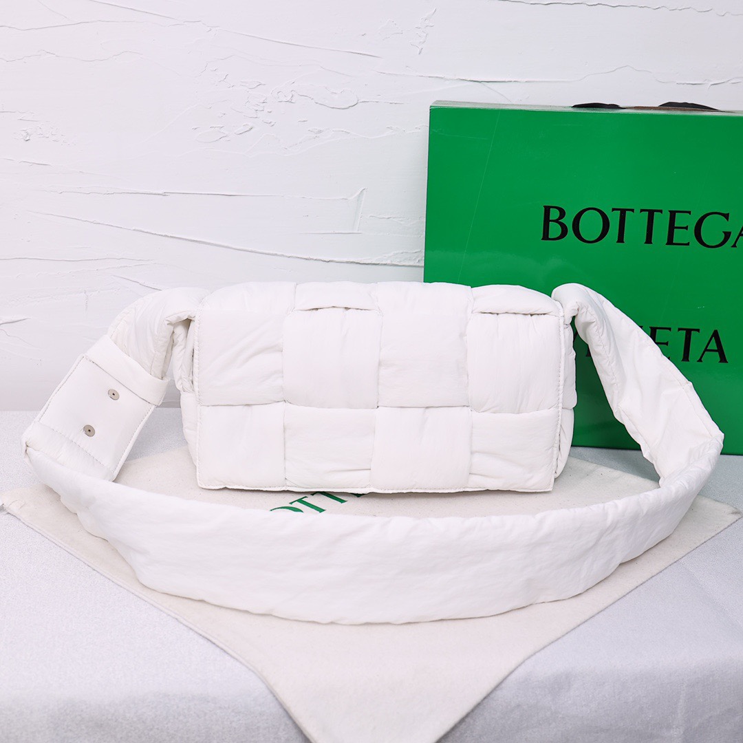 Best Replica B0tt*ga Ven*ta Bags(ColaReps)