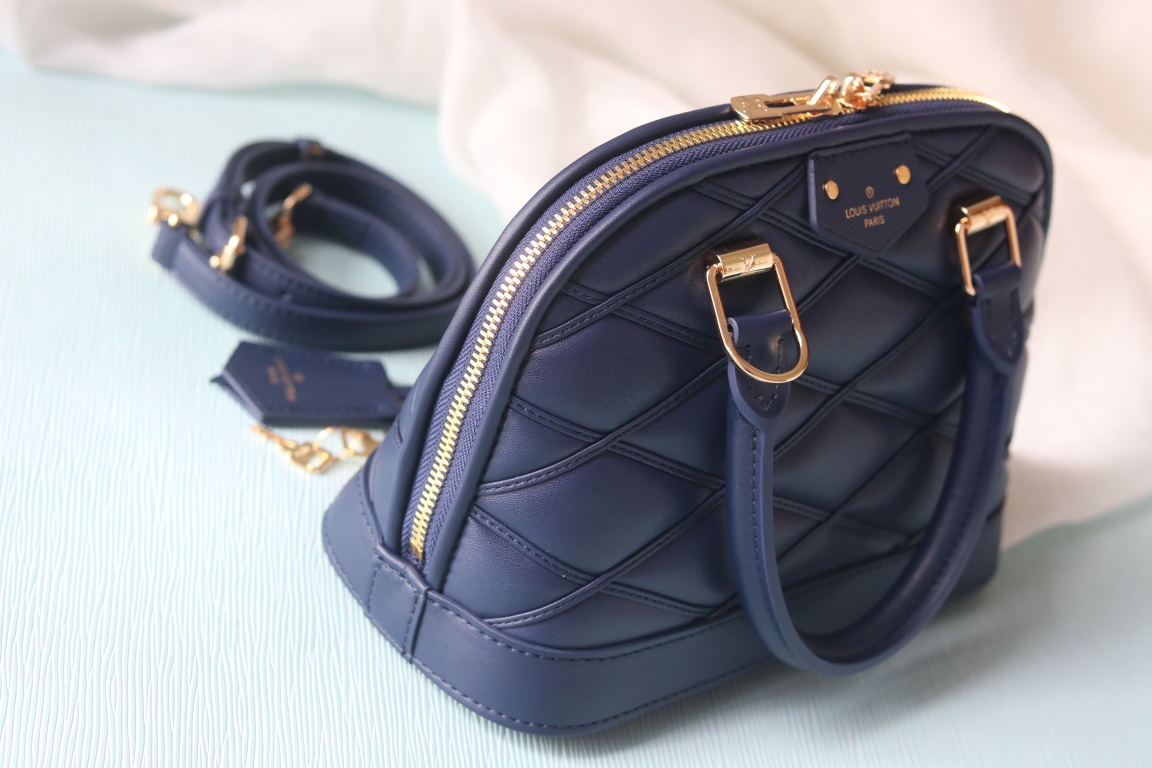 L0vis Vvtt0n Blue D1am0nd full leather shell bag series Alma BB shell handbag